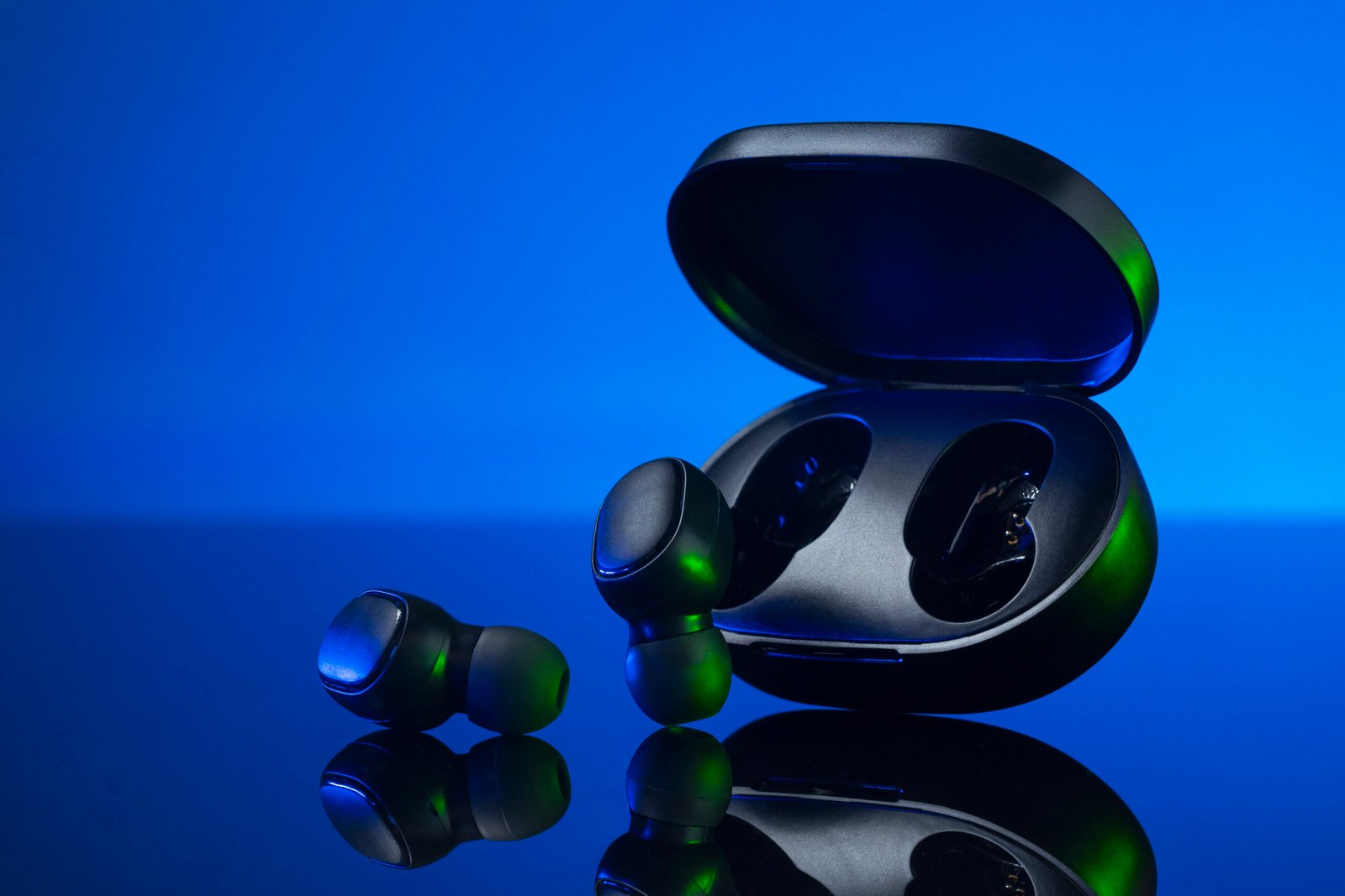 auriculares-inalambricos-con-iluminacion-de-neon-al-estilo-cyberpunk